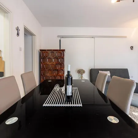 Jenny Apartment
