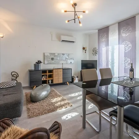 Jenny Apartment *